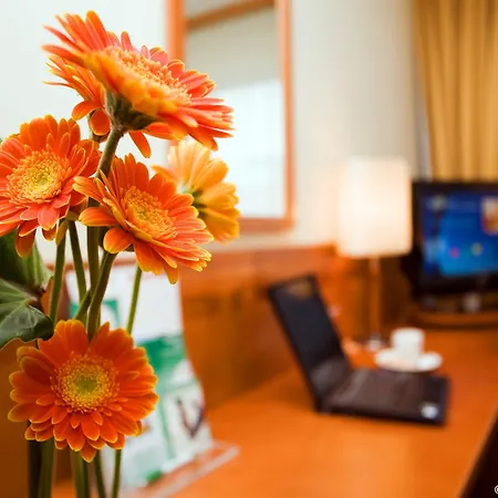 Отель Quality Exhibition Centre 4*