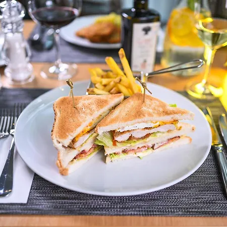 Hotel Quality Exhibition Centre 4*