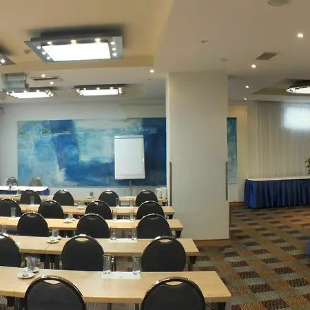 Отель Quality Exhibition Centre